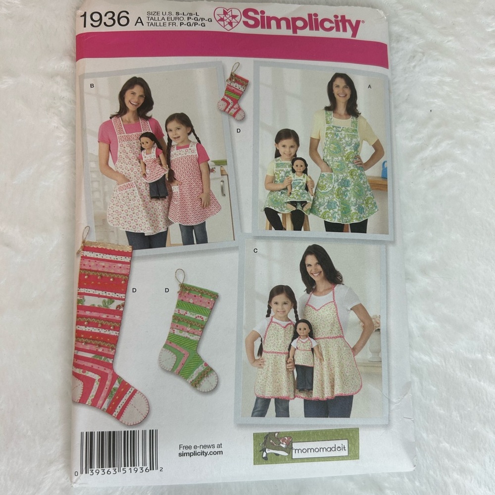 Simplicity apron and stocking sewing pattern